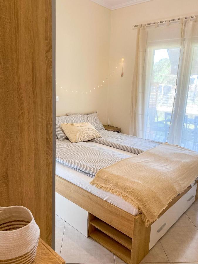 Neroli Apartments นิกิติ ภายนอก รูปภาพ